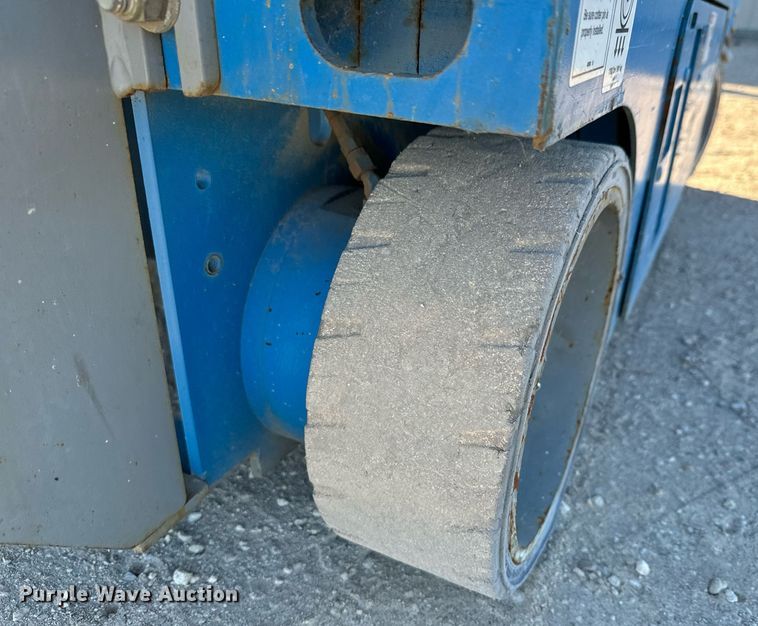 image for item MS9833 2008 Genie GS-1930 scissor lift