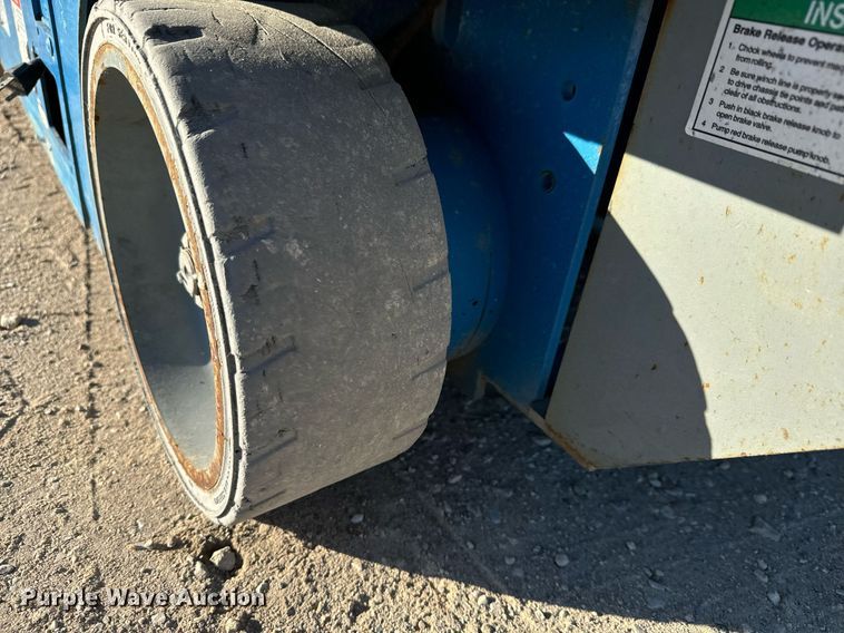 image for item MS9833 2008 Genie GS-1930 scissor lift