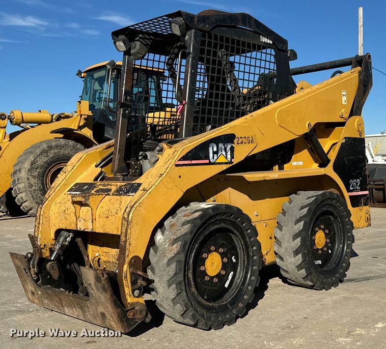 image for item MS9966 2003 Caterpillar  262 skid steer loader