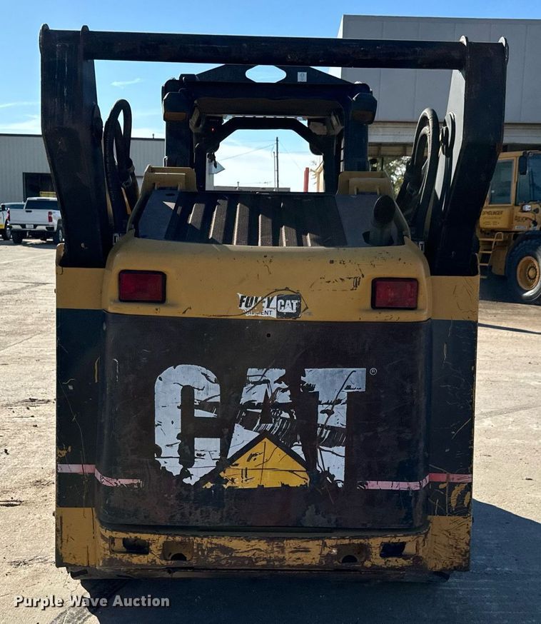 image for item MS9966 2003 Caterpillar  262 skid steer loader
