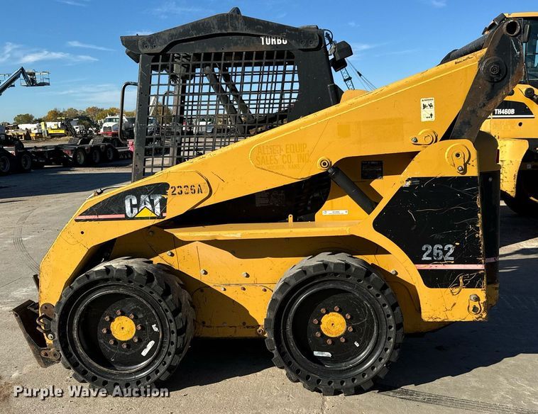 image for item MS9966 2003 Caterpillar  262 skid steer loader