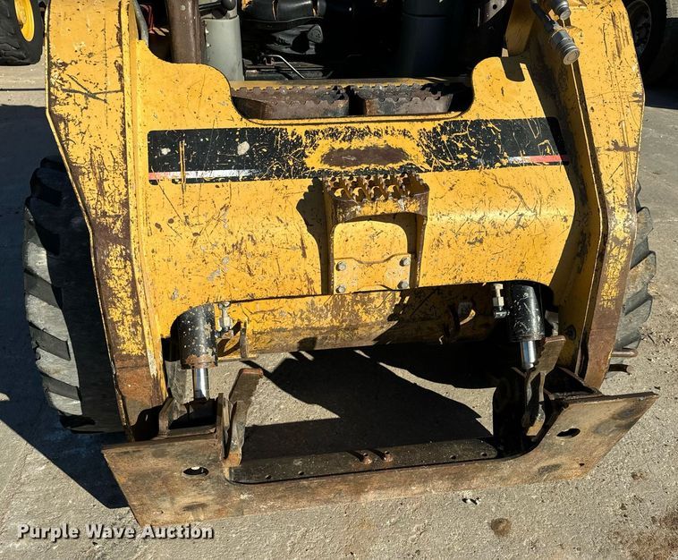 image for item MS9966 2003 Caterpillar  262 skid steer loader