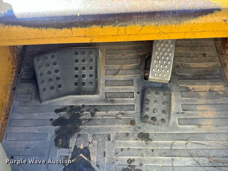 image for item MS9966 2003 Caterpillar  262 skid steer loader