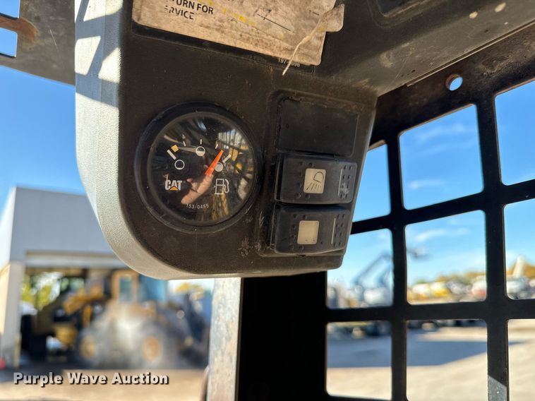 image for item MS9966 2003 Caterpillar  262 skid steer loader