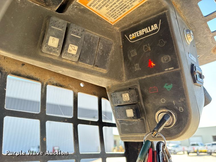 image for item MS9966 2003 Caterpillar  262 skid steer loader