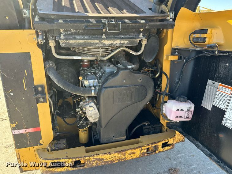 image for item MS9966 2003 Caterpillar  262 skid steer loader