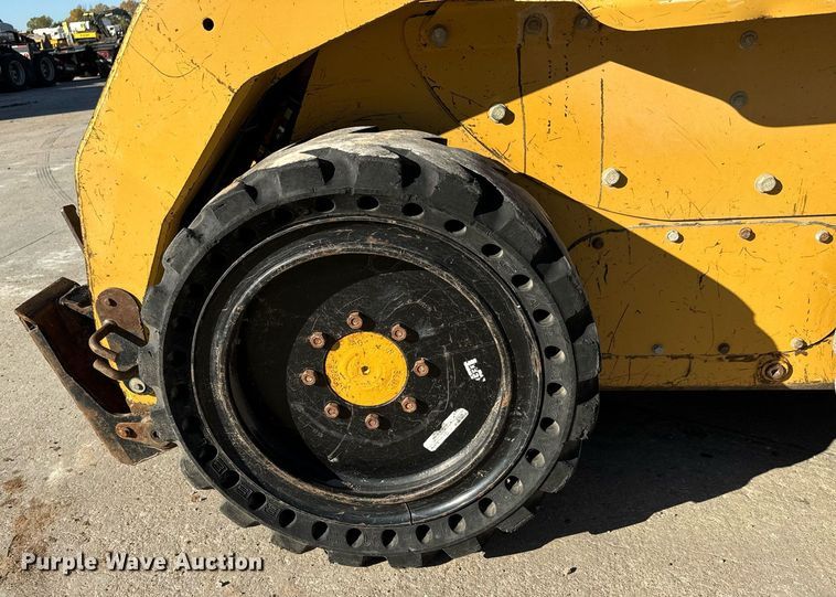 image for item MS9966 2003 Caterpillar  262 skid steer loader