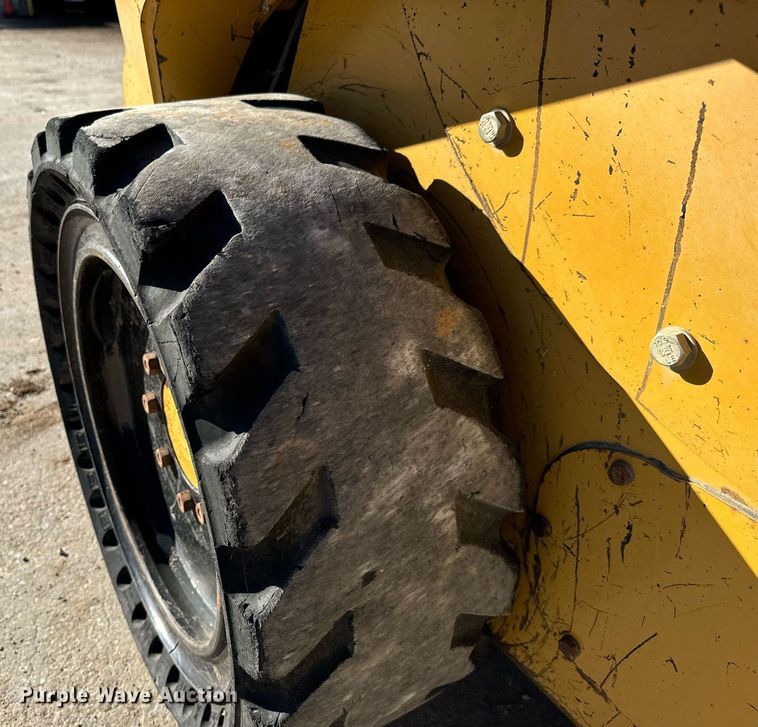 image for item MS9966 2003 Caterpillar  262 skid steer loader