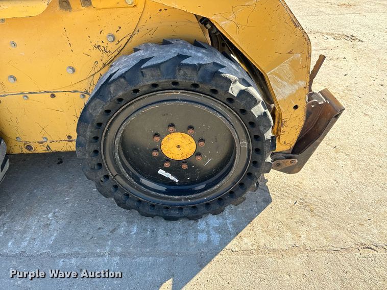 image for item MS9966 2003 Caterpillar  262 skid steer loader