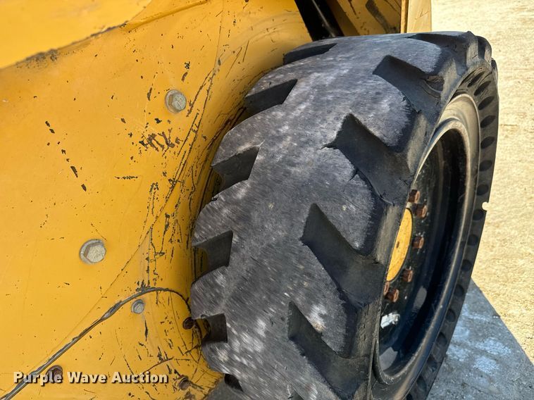 image for item MS9966 2003 Caterpillar  262 skid steer loader