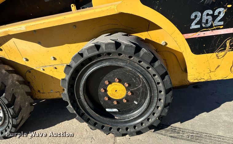 image for item MS9966 2003 Caterpillar  262 skid steer loader