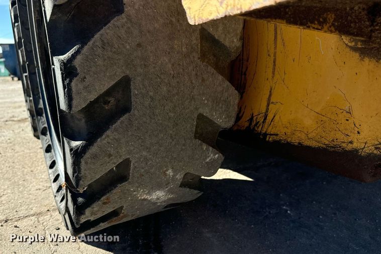 image for item MS9966 2003 Caterpillar  262 skid steer loader