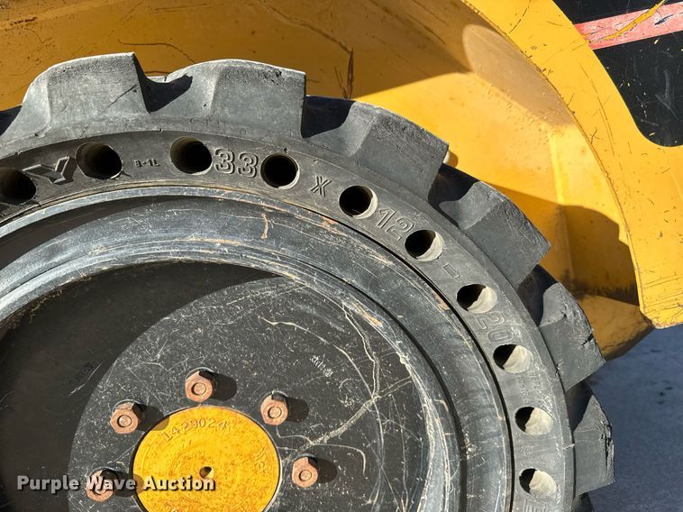 image for item MS9966 2003 Caterpillar  262 skid steer loader