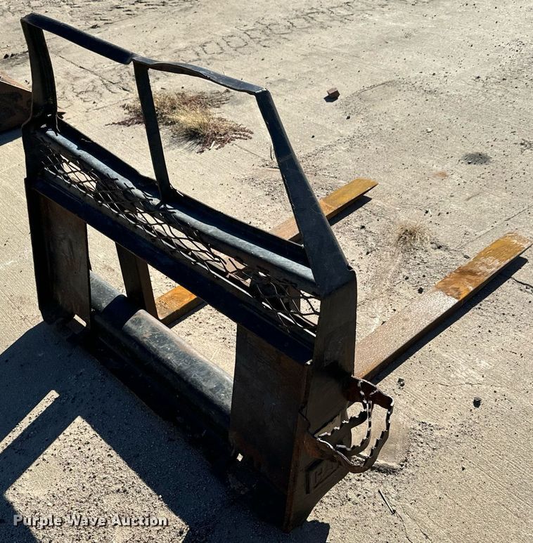 image for item MS9966 2003 Caterpillar  262 skid steer loader