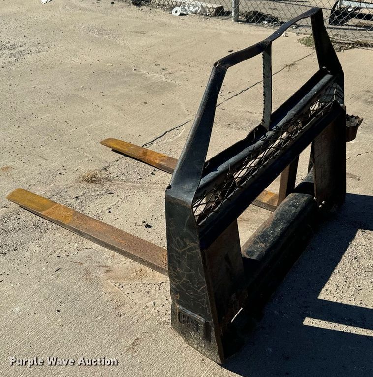 image for item MS9966 2003 Caterpillar  262 skid steer loader
