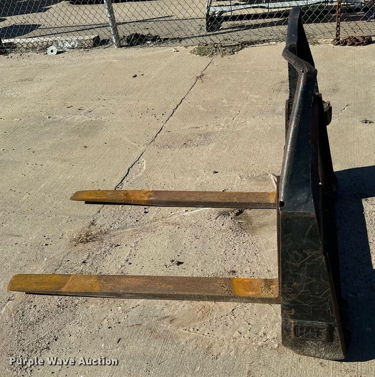 image for item MS9966 2003 Caterpillar  262 skid steer loader