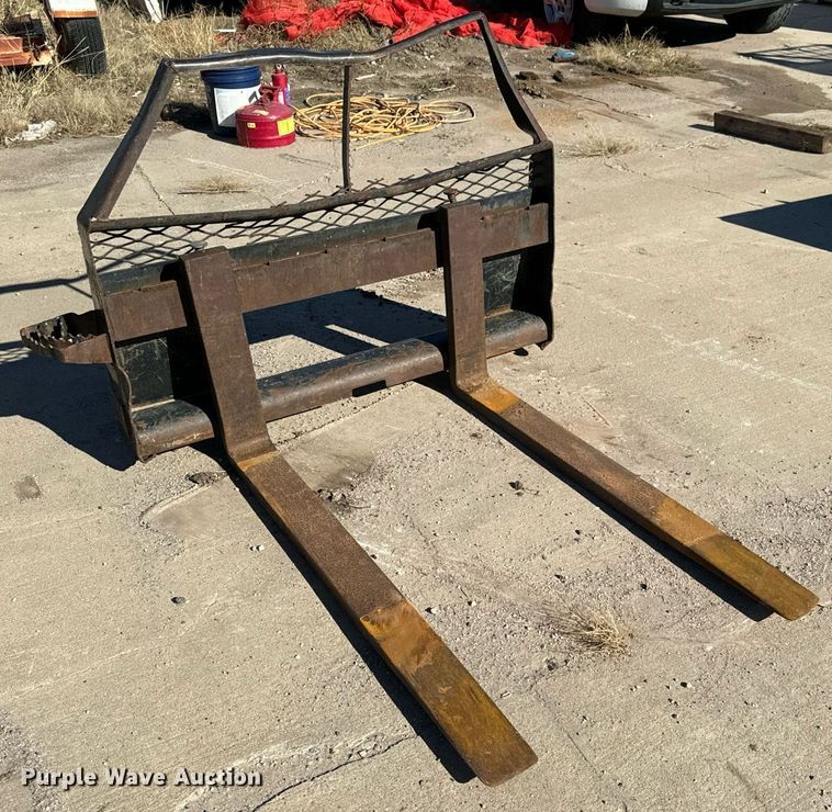 image for item MS9966 2003 Caterpillar  262 skid steer loader