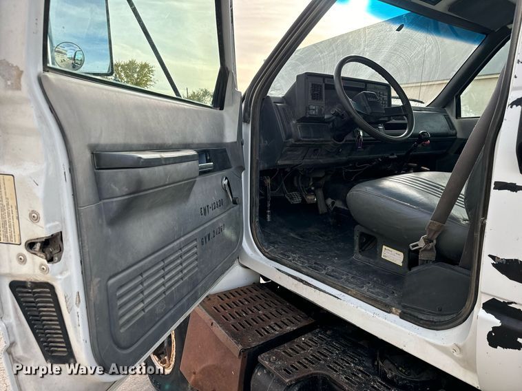 image for item MS9969 1996 GMC Topkick C5500 flatbed truck