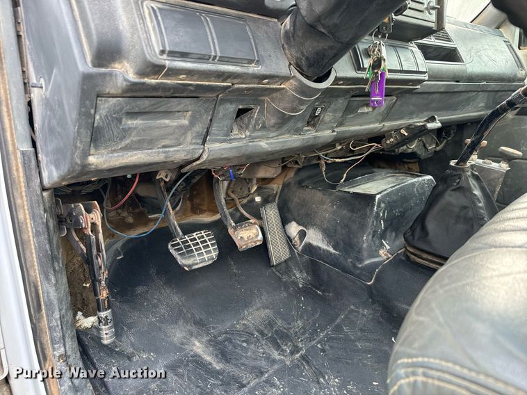 image for item MS9969 1996 GMC Topkick C5500 flatbed truck