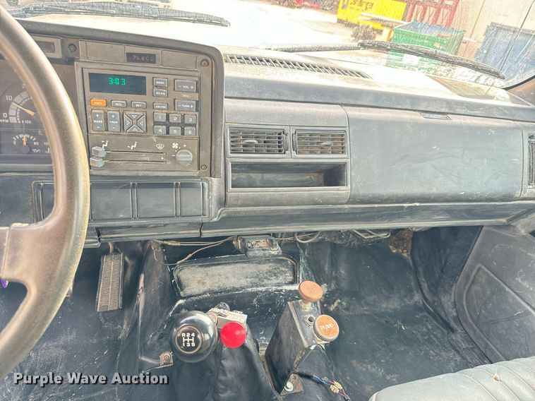 image for item MS9969 1996 GMC Topkick C5500 flatbed truck