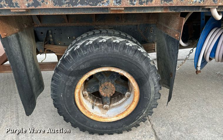 image for item MS9969 1996 GMC Topkick C5500 flatbed truck