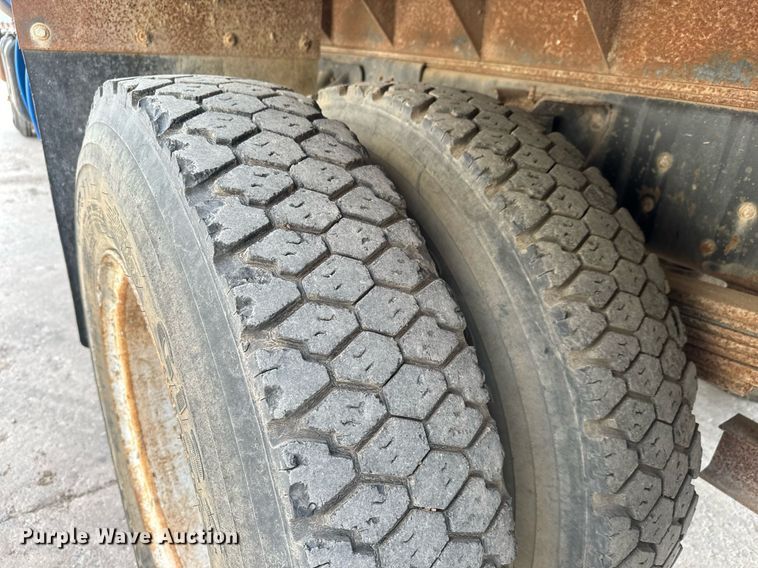 image for item MS9969 1996 GMC Topkick C5500 flatbed truck