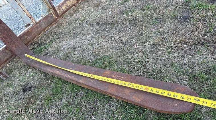 image for item MS9995 Tag wheel loader forks