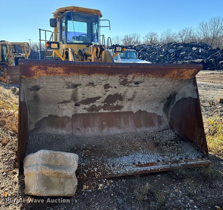 image for item MT9004 2005 Komatsu WA500-3 wheel loader