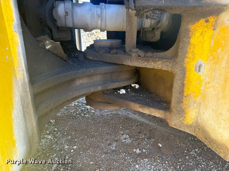 image for item MT9004 2005 Komatsu WA500-3 wheel loader