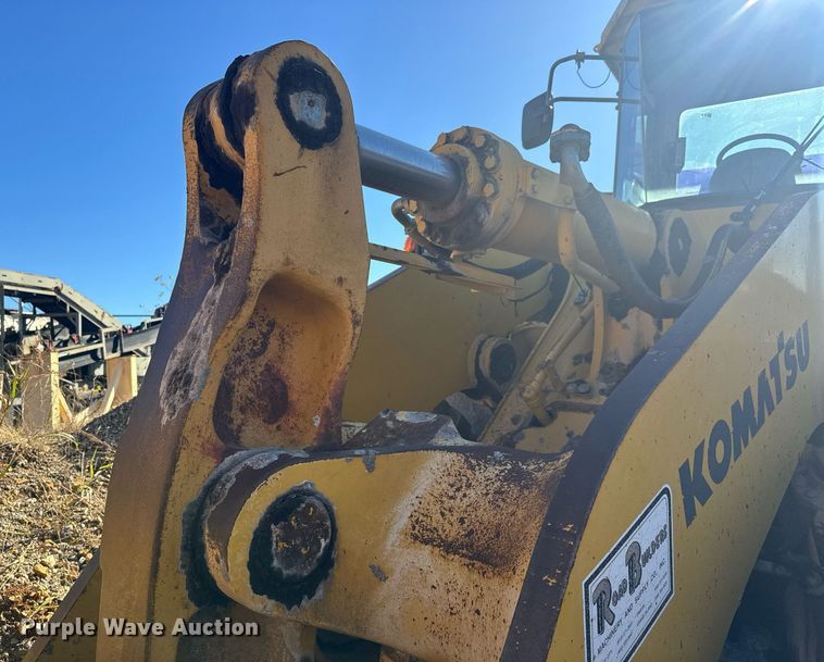 image for item MT9004 2005 Komatsu WA500-3 wheel loader