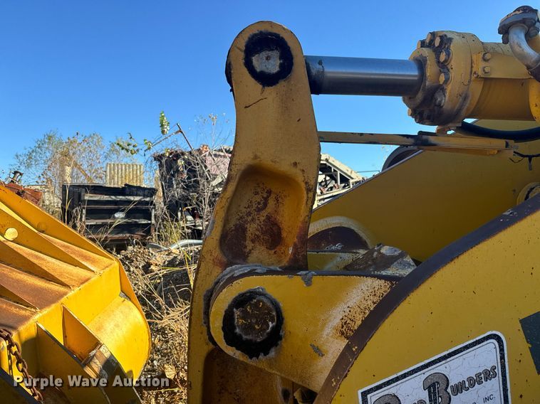 image for item MT9004 2005 Komatsu WA500-3 wheel loader