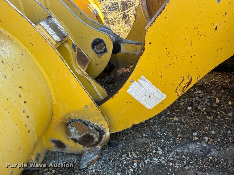 image for item MT9004 2005 Komatsu WA500-3 wheel loader