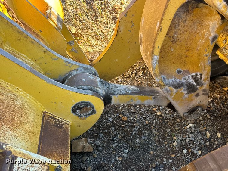 image for item MT9004 2005 Komatsu WA500-3 wheel loader