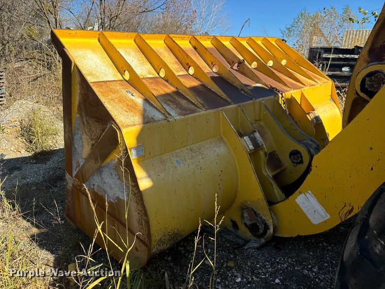 image for item MT9004 2005 Komatsu WA500-3 wheel loader