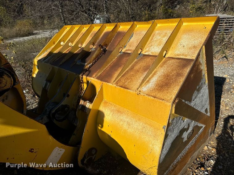 image for item MT9004 2005 Komatsu WA500-3 wheel loader