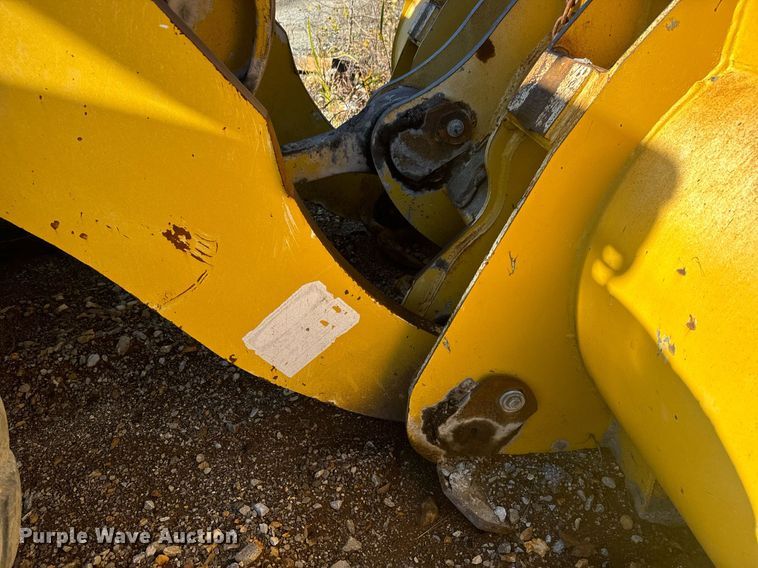 image for item MT9004 2005 Komatsu WA500-3 wheel loader