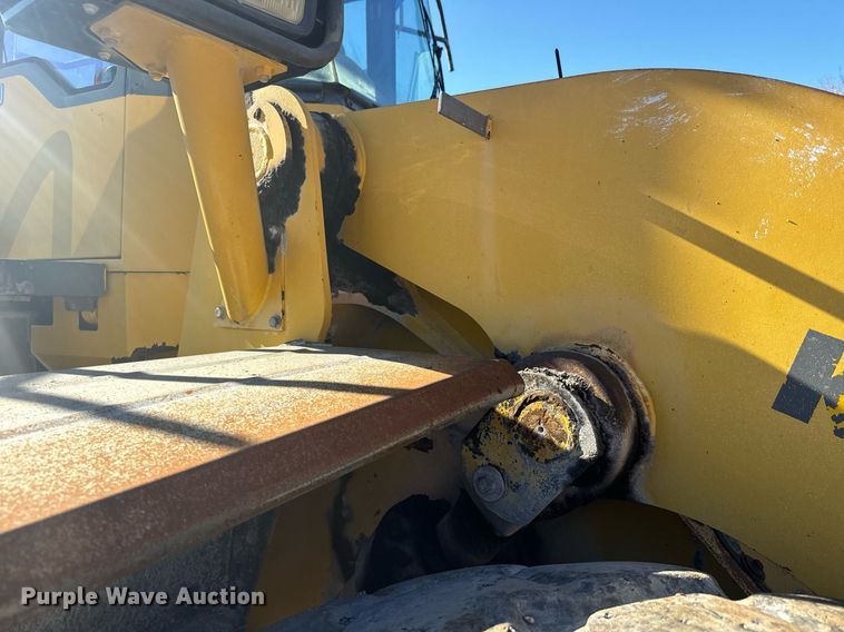 image for item MT9004 2005 Komatsu WA500-3 wheel loader