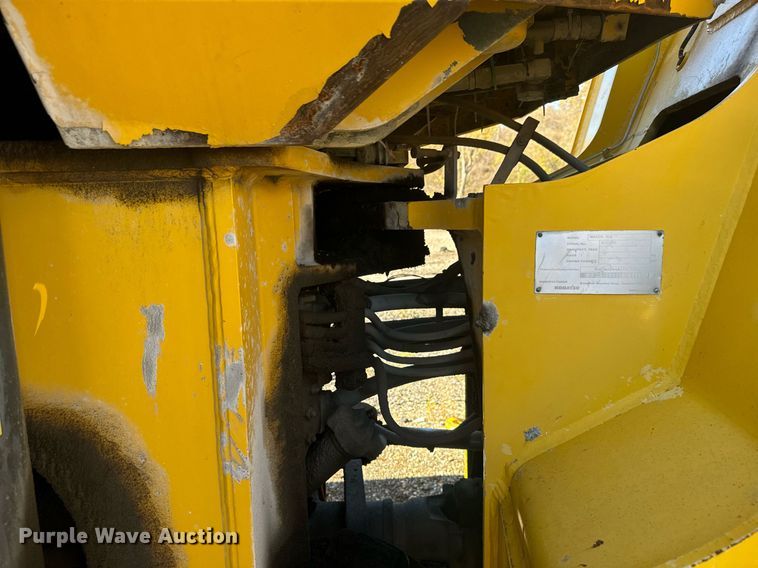 image for item MT9004 2005 Komatsu WA500-3 wheel loader