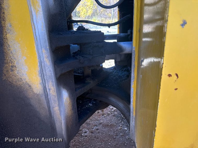image for item MT9004 2005 Komatsu WA500-3 wheel loader
