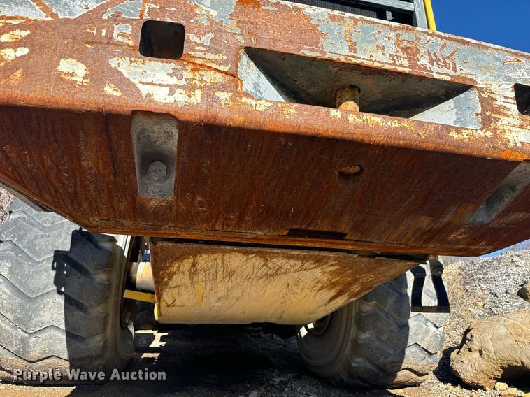 image for item MT9004 2005 Komatsu WA500-3 wheel loader