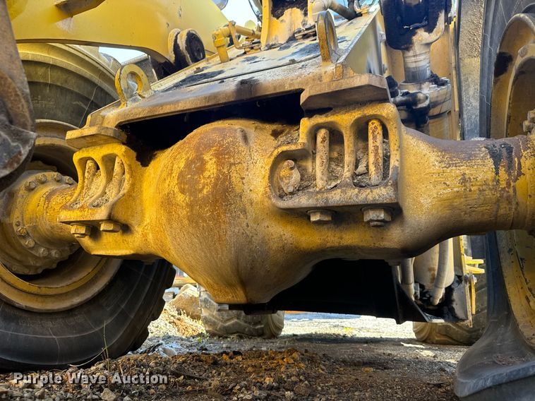 image for item MT9004 2005 Komatsu WA500-3 wheel loader