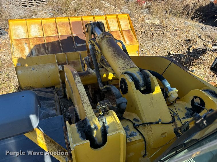 image for item MT9004 2005 Komatsu WA500-3 wheel loader