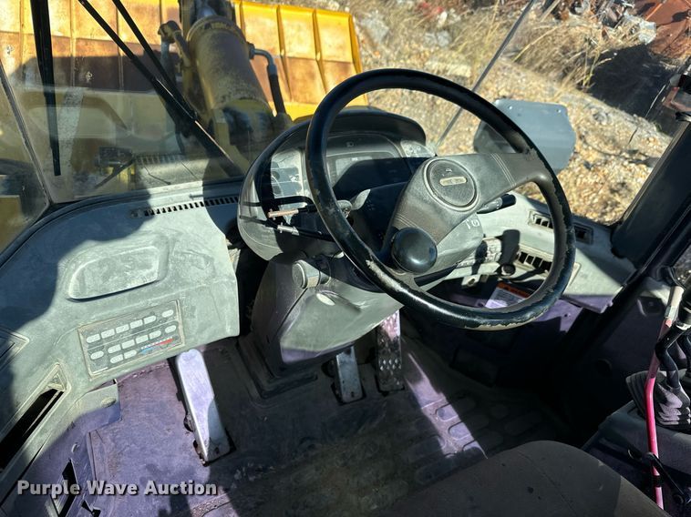 image for item MT9004 2005 Komatsu WA500-3 wheel loader