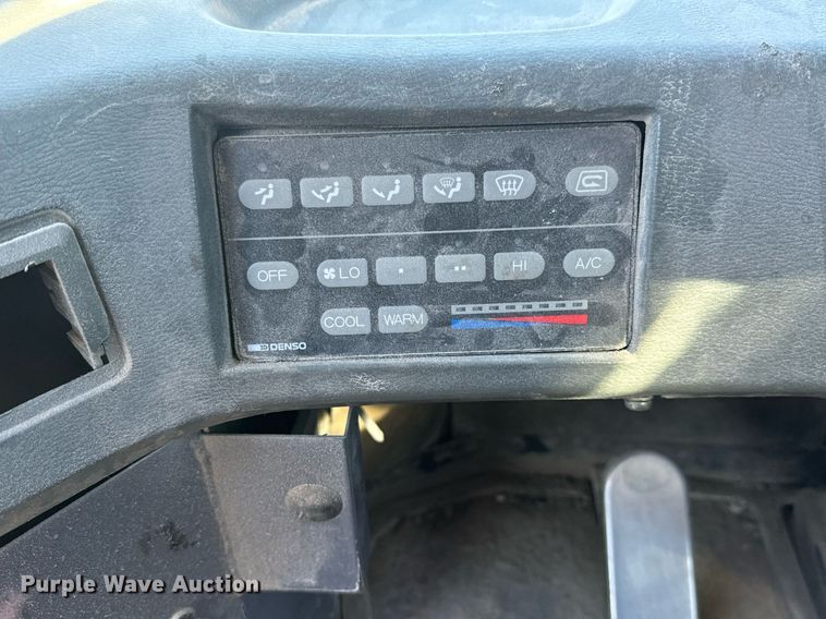 image for item MT9004 2005 Komatsu WA500-3 wheel loader