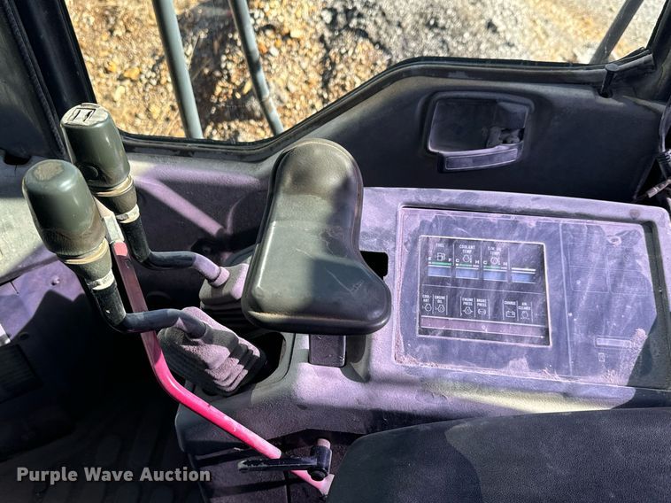 image for item MT9004 2005 Komatsu WA500-3 wheel loader