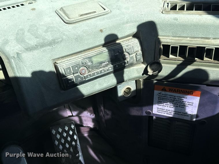 image for item MT9004 2005 Komatsu WA500-3 wheel loader