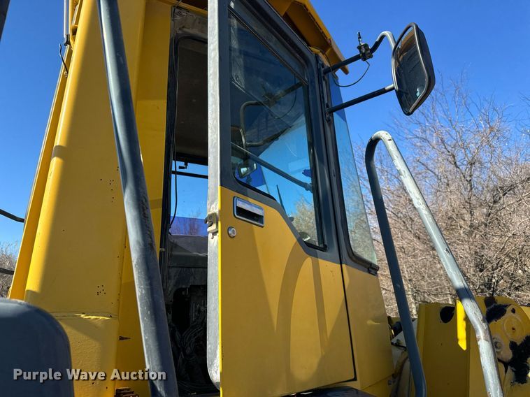 image for item MT9004 2005 Komatsu WA500-3 wheel loader