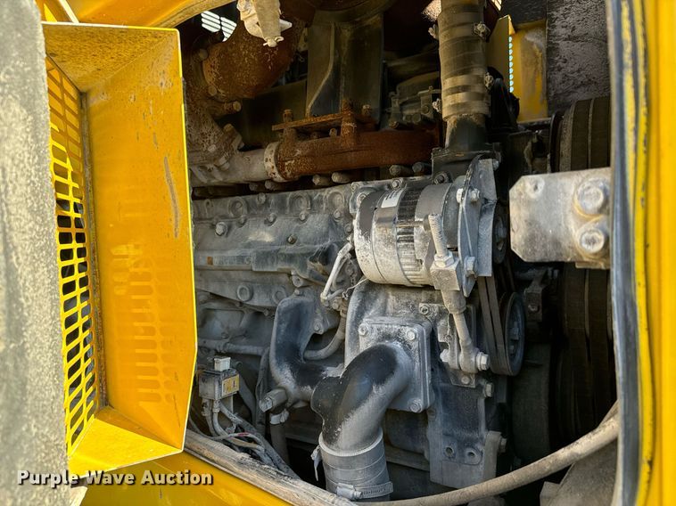 image for item MT9004 2005 Komatsu WA500-3 wheel loader