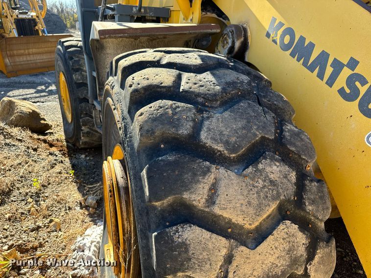 image for item MT9004 2005 Komatsu WA500-3 wheel loader