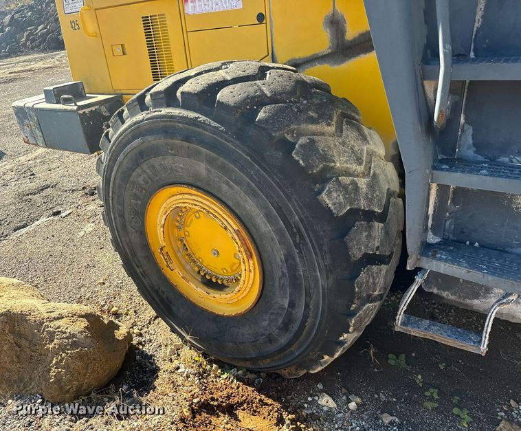image for item MT9004 2005 Komatsu WA500-3 wheel loader